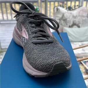 Brooks Adrenaline GTS 21 Black and  Gray Athletic Shoes Size 8B